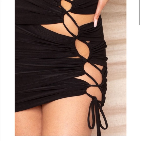 Black cut out dress 🖤 - Picture 4 of 4